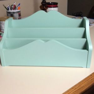 Desk organizer